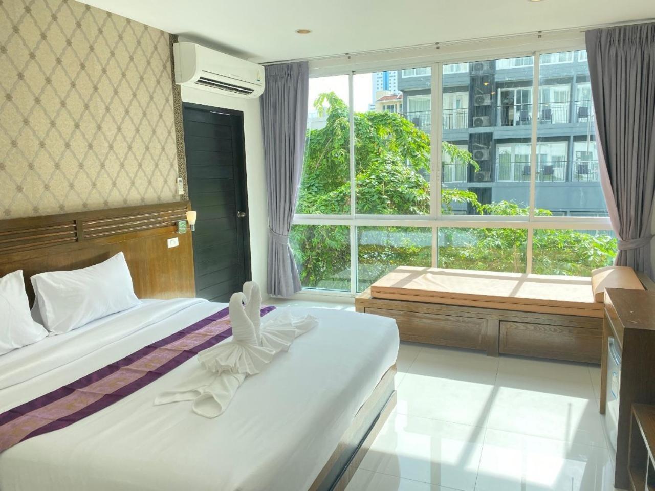 Nj Patong Hotel Exterior foto