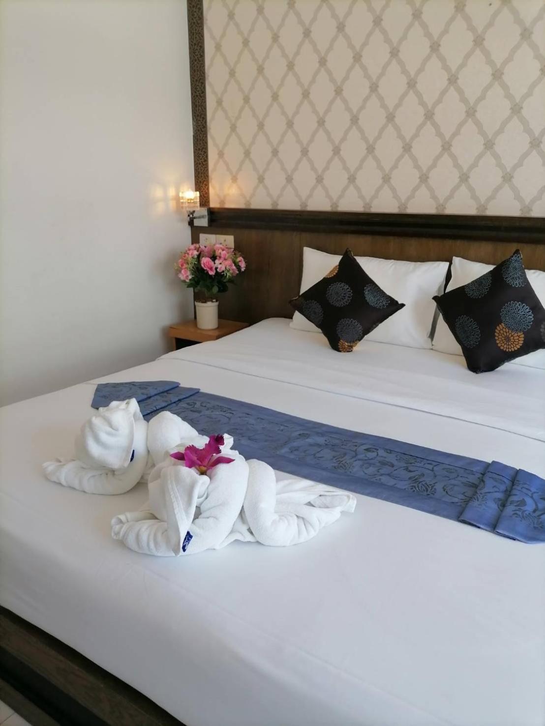 Nj Patong Hotel Exterior foto